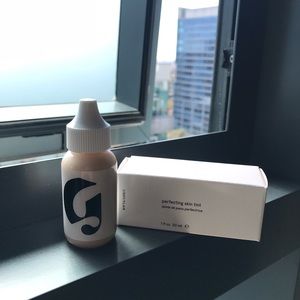 BRAND NEW Glossier Perfecting Skin Tint - light